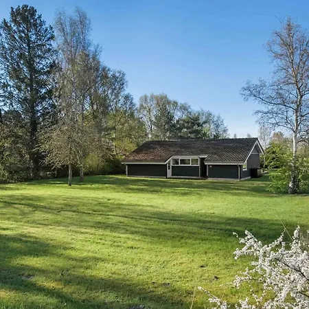 Modern In Scenic Natural Setting Holiday home