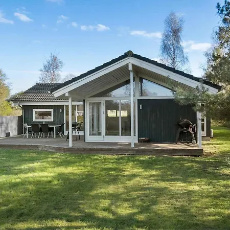 Modern In Scenic Natural Setting